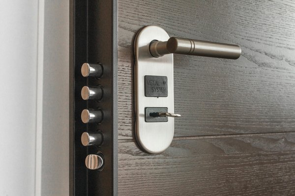 Portes blindées sur-mesure : Guide, avantages et conseils d'utilisation